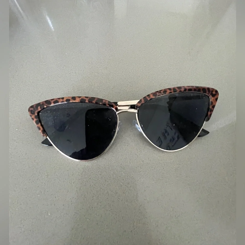 Metal cheetah print and black metal Sunglasses